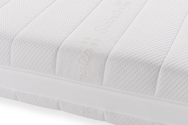 Un matelas Sanimatex avec un design ergonomique, une housse blanche respirante et un soutien orthopédique, idéal pour un sommeil sain et hygiénique.