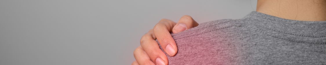 Douleur à l'épaule au réveil : causes et solutions efficaces